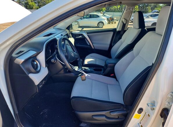 JTMRFREV3GJ065279 2016 TOYOTA RAV4 White Widok wnętrza z przodu