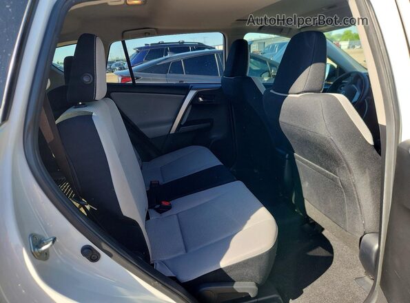 JTMRFREV3GJ065279 2016 TOYOTA RAV4 White Widok tylnych siedzeń