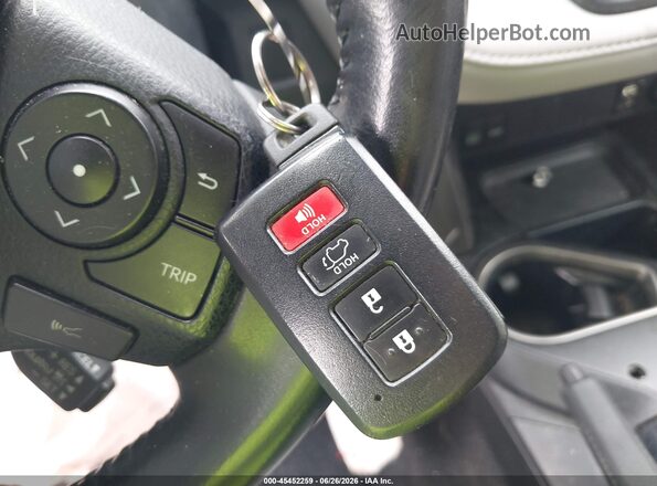 JTMRFREV4JJ216749 2018 TOYOTA RAV4 Серебряный Вид панели приборов