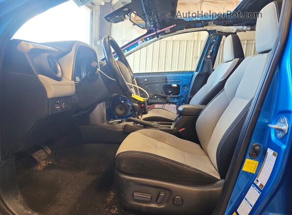 JTMRFREV4JJ254336 2018 TOYOTA RAV4 Blue Вид салону спереду
