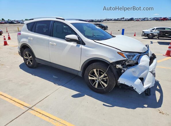 JTMRFREV5JJ718041 2018 TOYOTA RAV White 