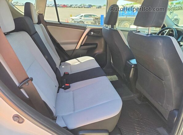 JTMRFREV5JJ718041 2018 TOYOTA RAV White 