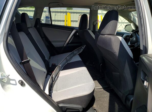 JTMRFREV6JJ721384 2018 TOYOTA RAV4 White 