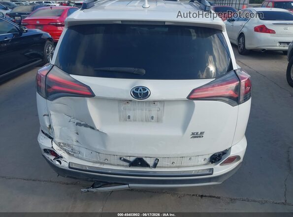 JTMRFREV7HJ121709 2017 TOYOTA RAV4 White 