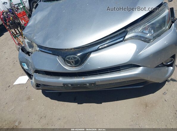 JTMRFREV7JJ243816 2018 TOYOTA RAV4 Silver Widok deski rozdzielczej