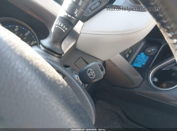 JTMRFREV8HD204984 2017 TOYOTA RAV4 Blue Вид панелі приладів