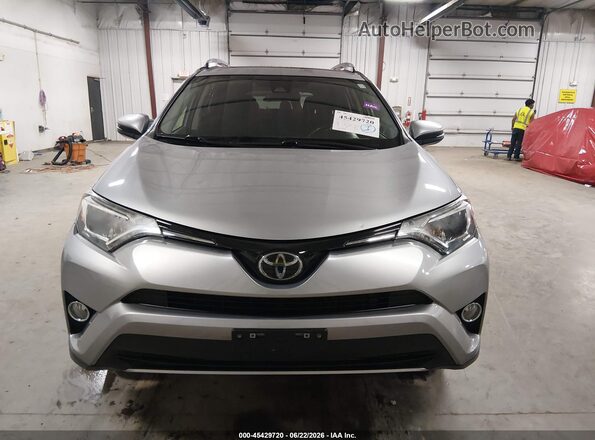 JTMRFREV9JD257828 2018 TOYOTA RAV4 Silver ხელსაწყოთა პანელის ხედი
