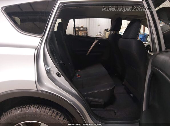 JTMRFREV9JD257828 2018 TOYOTA RAV4 Silver VIN კოდის სტიკერის ხედი