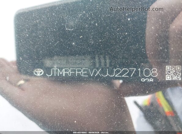 JTMRFREVXJJ227108 2018 TOYOTA RAV4 Silver Вид підкапотного простору