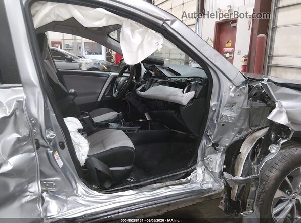 JTMRJREV0JD180961 2018 TOYOTA RAV4 HYBRID Silver Вид салону спереду