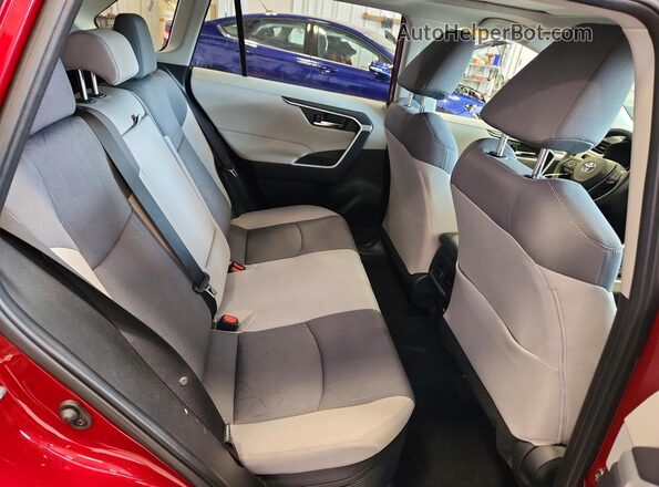 JTMRWRFV0PD194710 2023 TOYOTA RAV4 Red Vista de los asientos traseros