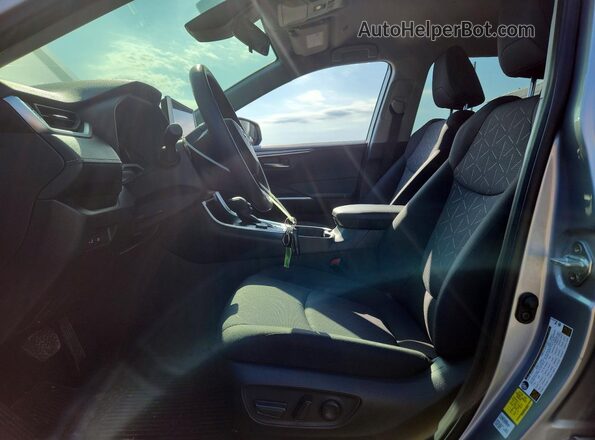 JTMRWRFV8RJ060063 2024 TOYOTA RAV4 Silver Front interior view