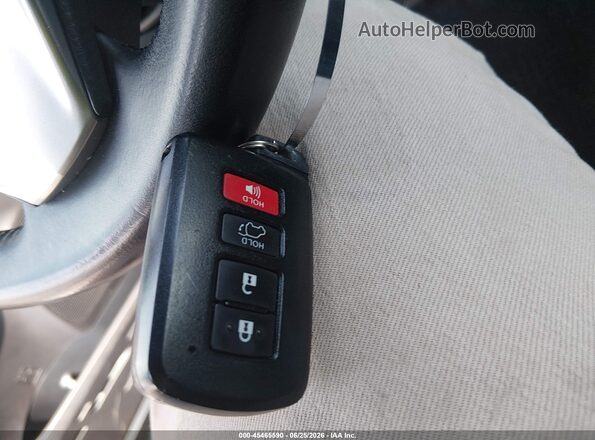 JTMWFREV0JJ165446 2018 TOYOTA RAV4 White Вид панелі приладів