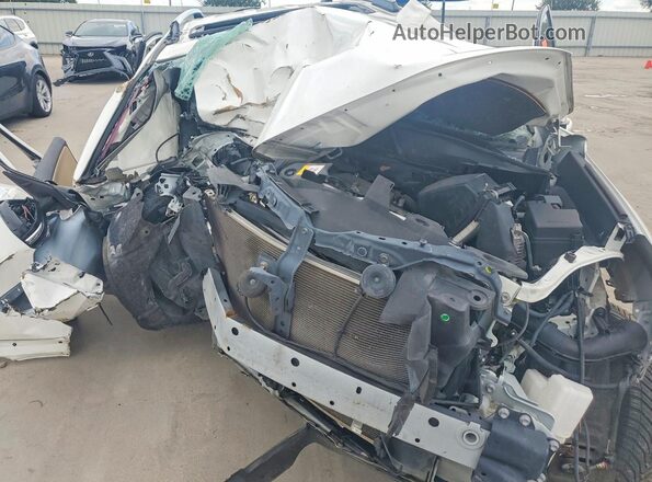 JTMWFREV3HJ715085 2017 TOYOTA RAV4 White Вид задньої частини салону