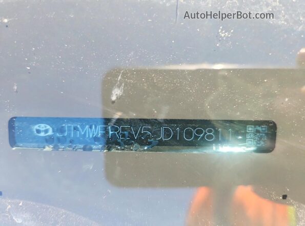 JTMWFREV5JD109811 2018 TOYOTA RAV4 Gray Vista del compartimento del motor