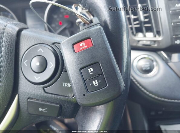 JTMWFREV5JD116807 2018 TOYOTA RAV4 Красный Вид панели приборов