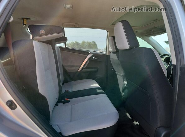 JTMWFREV7JD126299 2018 TOYOTA RAV4 Silver Սալոնի հետևի տեսք