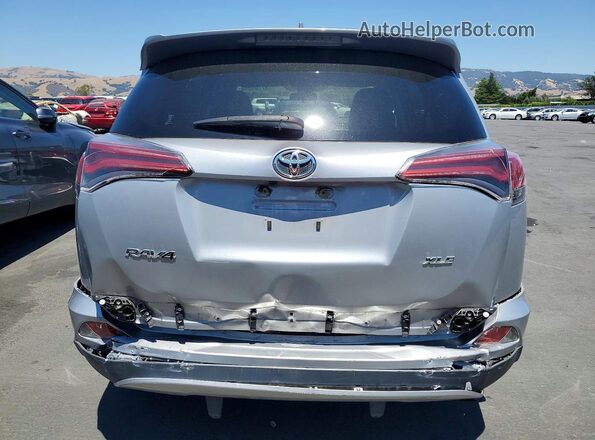 JTMWFREV9JJ208634 2018 TOYOTA RAV4 Silver Հետևի տեսք