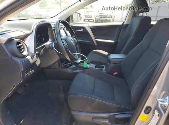 JTMWFREV9JJ208634 2018 TOYOTA RAV4 Silver Սալոնի դիմացի տեսք