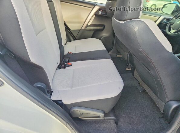 JTMWFREVXGJ088769 2016 TOYOTA RAV4 White Vista de los asientos traseros