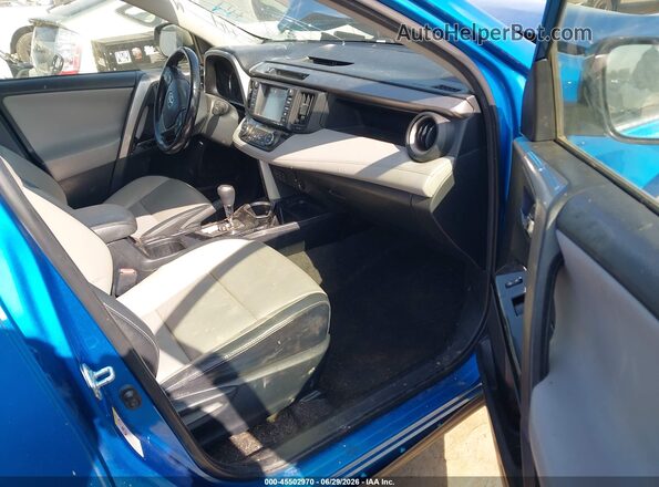JTMYFREV3HJ704905 2017 TOYOTA RAV4 Синий Вид салона спереди