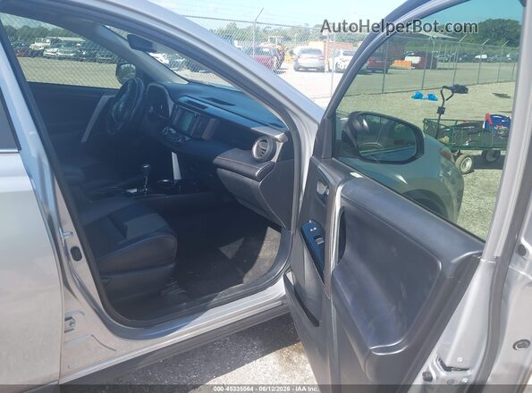 JTMYFREV8JJ211727 2018 TOYOTA RAV4 Silver Սալոնի դիմացի տեսք