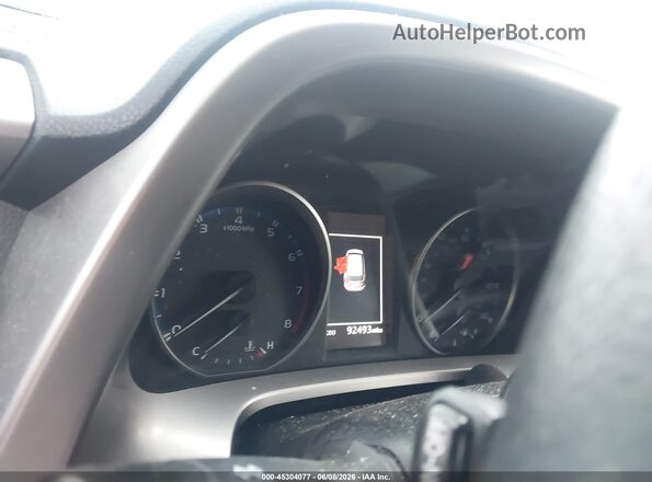 JTMZFREV1HJ121169 2017 TOYOTA RAV4 White Vista de los asientos traseros