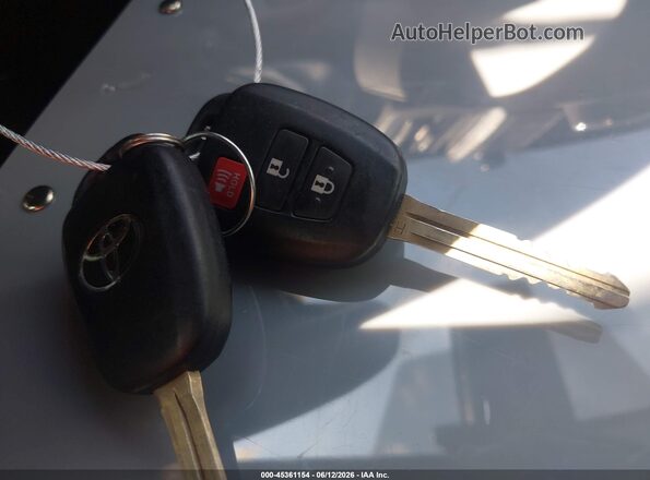 JTMZFREV1HJ145813 2017 TOYOTA RAV4 Красный Вид панели приборов
