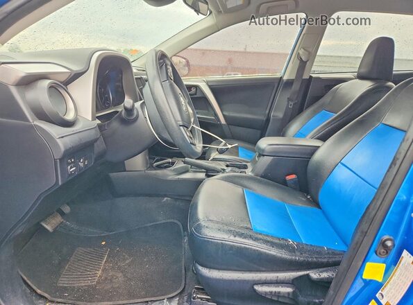 JTMZFREV1HJ716202 2017 TOYOTA RAV4 Синий Вид салона спереди