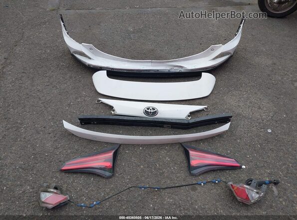 JTMZFREV4JJ737132 2018 TOYOTA RAV4 White 