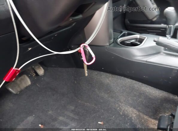 JTMZFREV5HJ106383 2017 TOYOTA RAV4 Maroon Вид панелі приладів