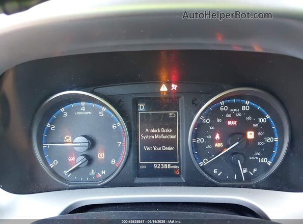 JTMZFREV6HJ123032 2017 TOYOTA RAV4 Red Հետևի նստատեղերի տեսք