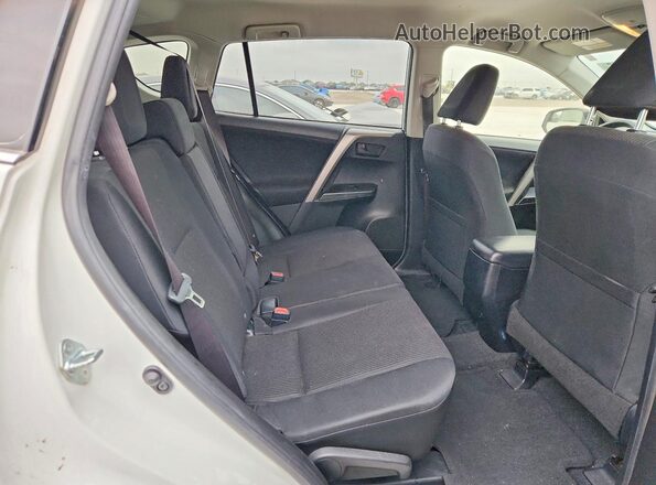 JTMZFREVXGJ065117 2016 TOYOTA RAV4 White Widok wnętrza z tyłu