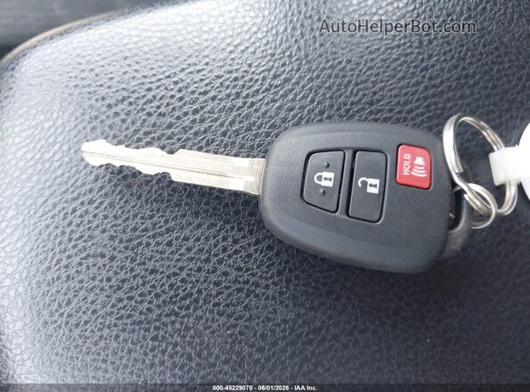 JTMZFREVXJJ745736 2018 TOYOTA RAV4 White Вид панелі приладів