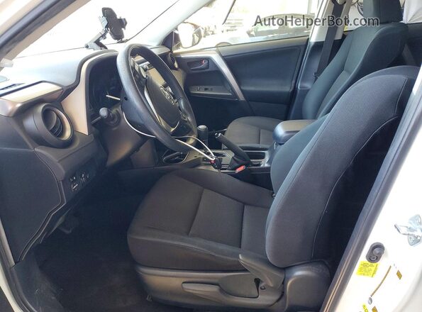 JTMZFREVXJJ748135 2018 TOYOTA RAV4 White Front interior view
