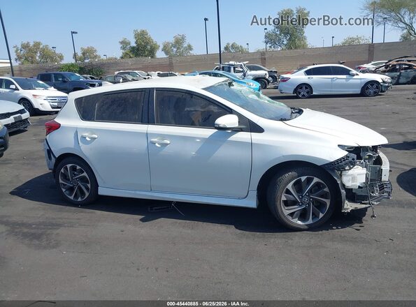 JTNKARJE5JJ556798 2018 TOYOTA COROLLA IM White Vista interior trasera