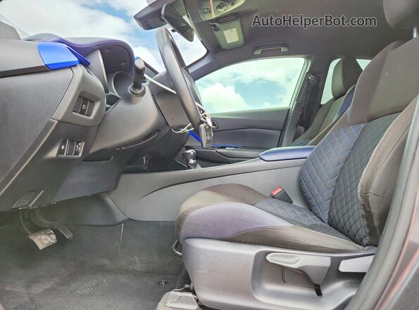 JTNKHMBX0L1065623 2020 TOYOTA C-HR Charcoal Front interior view
