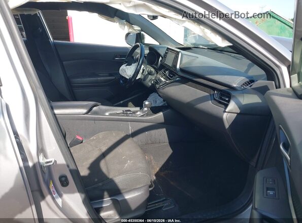 JTNKHMBX7J1005805 2018 TOYOTA C-HR Silver Вид салону спереду