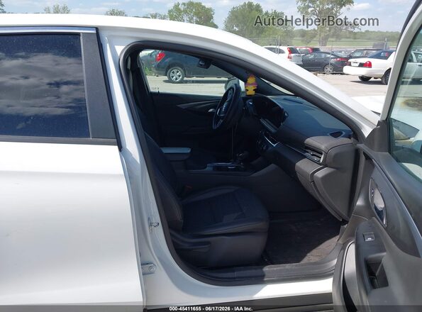 KL47LAE23RB026982 2024 BUICK OTHER White Вид салону спереду