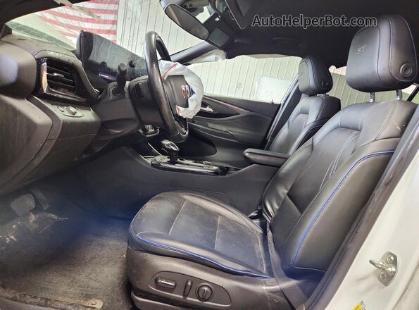 KL47LBEP2SB079891 2025 BUICK OTHER Белый Вид салона спереди