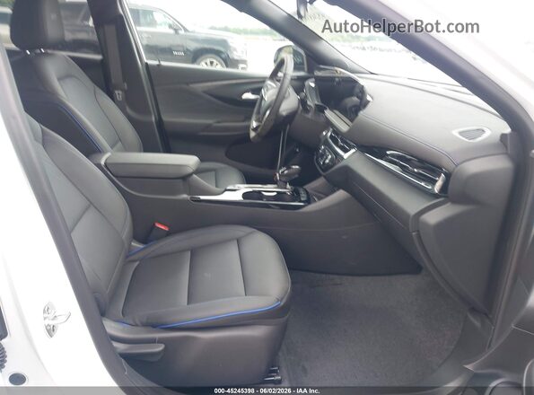 KL47LBEP3TB102550 2026 BUICK OTHER White Vista interior delantera