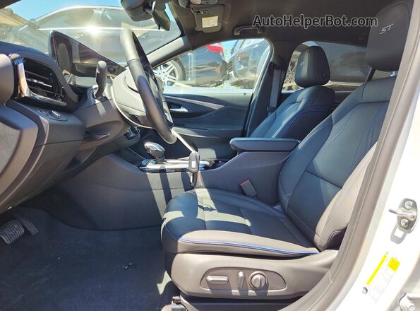 KL47LBEP5TB088344 2026 BUICK OTHER White Vista interior delantera