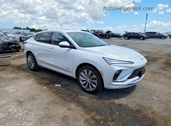 KL47LCE23RB085011 2024 BUICK OTHER Белый Передняя правая четверть