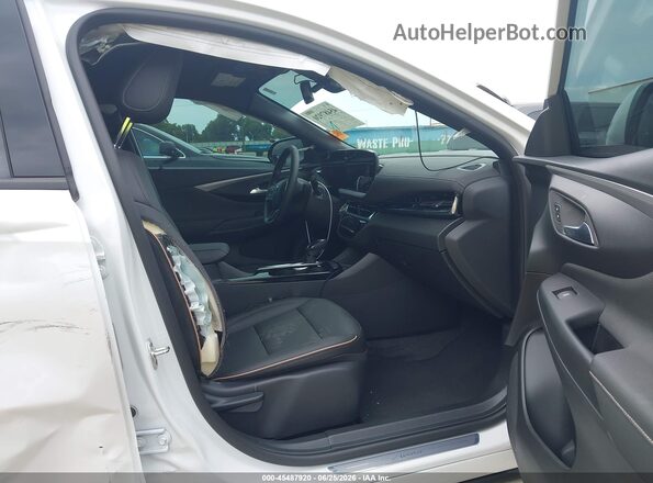 KL47LCEP7SB229080 2025 BUICK OTHER White წინა სალონის ხედი