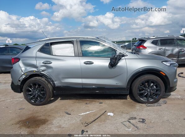 KL4AMESL5TB013875 2026 BUICK ENCORE Серый Вид задней части салона