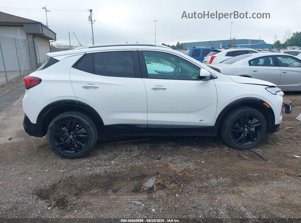 KL4AMESL9SB131149 2025 BUICK ENCORE White Սալոնի հետևի տեսք