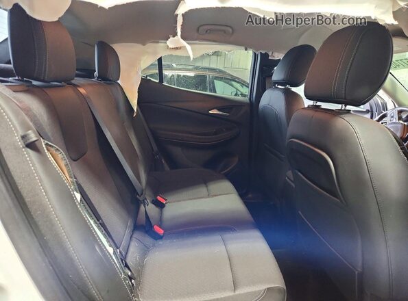 KL4MMCSL4NB083890 2022 BUICK ENCORE White Vista interior trasera