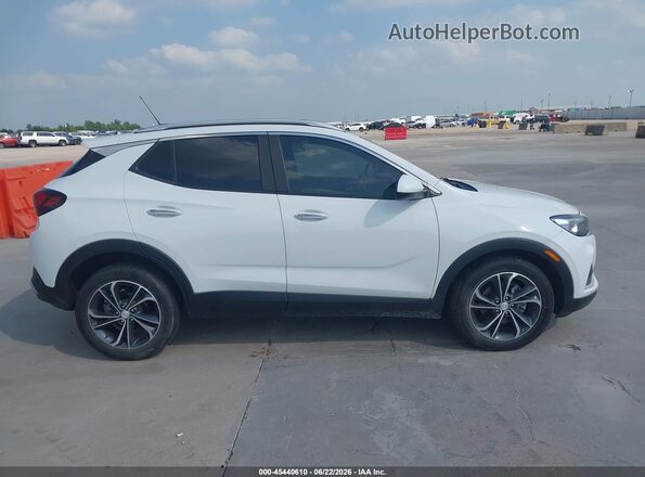 KL4MMDS24PB027187 2023 BUICK ENCORE White Widok wnętrza z tyłu