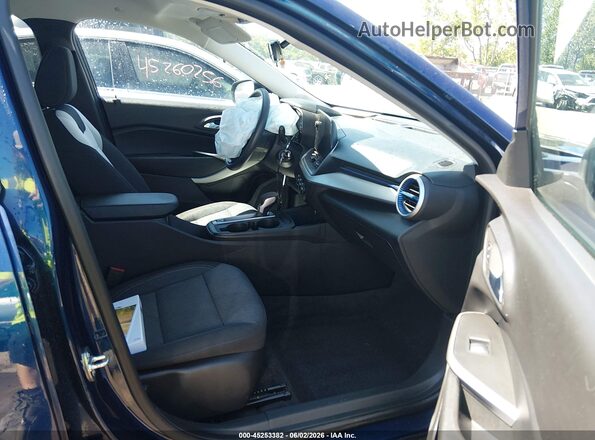 KL77LFE23RC058955 2024 CHEVROLET TRAX Синий Вид салона спереди