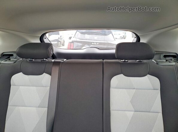 KL77LFE24RC180871 2024 CHEVROLET TRAX Silver Հետևի նստատեղերի տեսք
